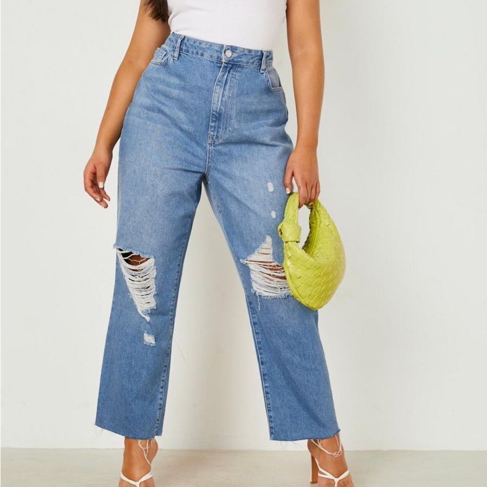 NWT Boohoo Plus Distressed Ankle Grazer Jeans - Size 18